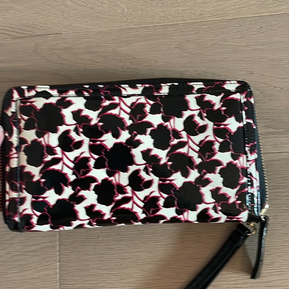 Halogen Wallet - Picture 6 of 6